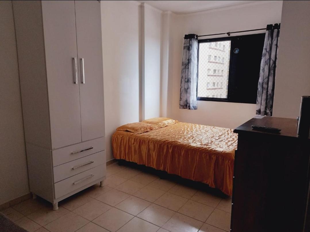 Resid. Ilha Da Madeira * Praia Grande (Santos)